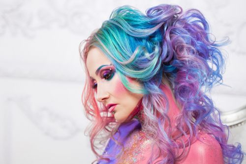 Выбор цветной краски для волос
